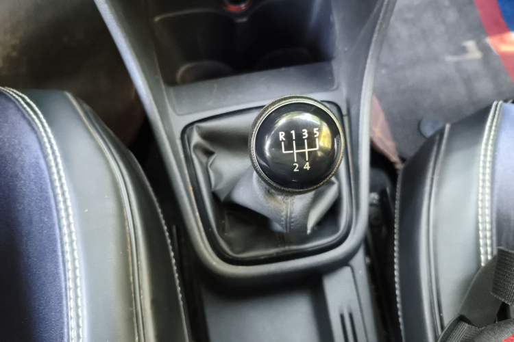 Used Volkswagen Santana 2015 Haval H9 1.6L Manual Comfort Edition Gear Lever