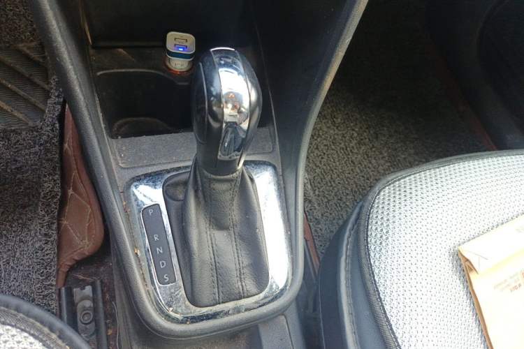 Used Volkswagen Santana 2015 1.6L Automatic Comfort Edition Gear Lever
