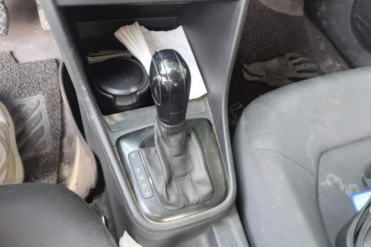 Used Volkswagen Santana 2015 1.6L Automatic Fashion Edition Gear Lever