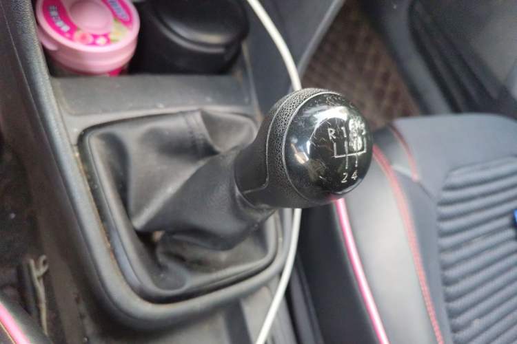 Used Volkswagen Santana 2015 HaoNa 1.6L Manual Fashion Edition Gear Lever