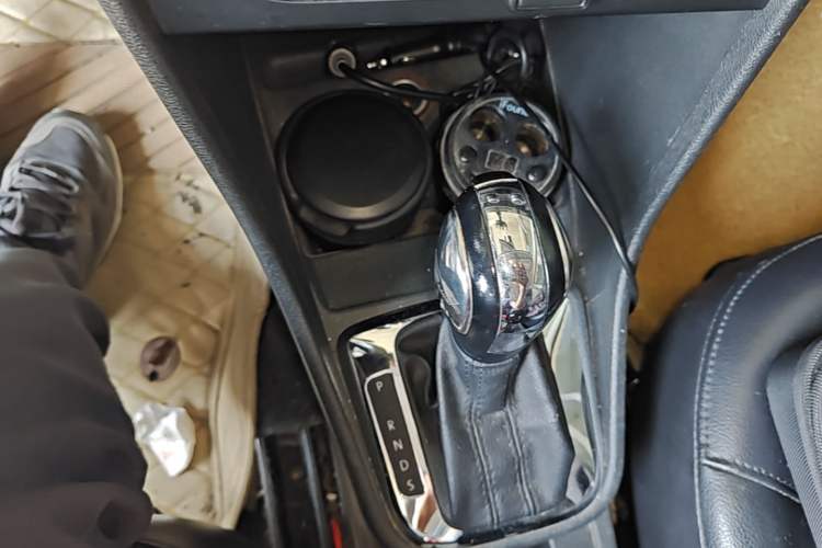 Used Volkswagen Santana 2015 1.6L Automatic Comfort Edition Gear Lever