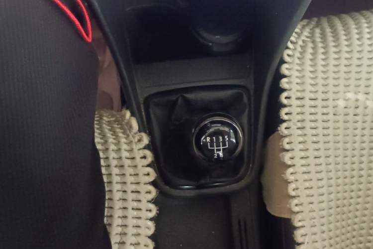 Used Volkswagen Santana 2015 1.6L Manual Comfort Edition Gear Lever