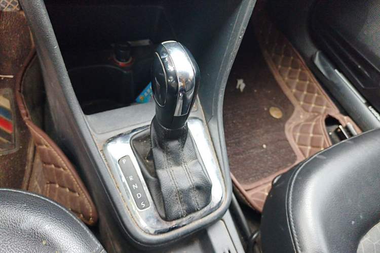 Used Volkswagen Santana 2015 1.6L Automatic Comfort Edition Gear Lever