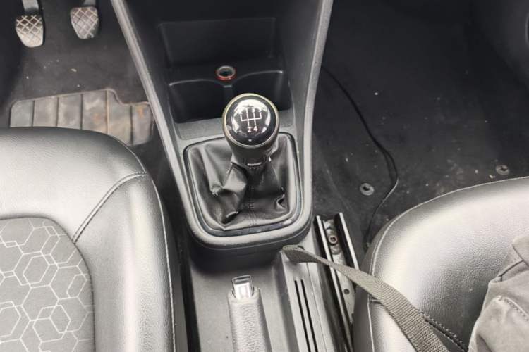 Used Volkswagen Santana 2015 1.6L Manual Comfort Edition Gear Lever