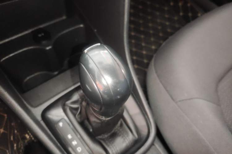 Used Volkswagen Santana 2015 1.6L Automatic Fashion Edition Gear Lever