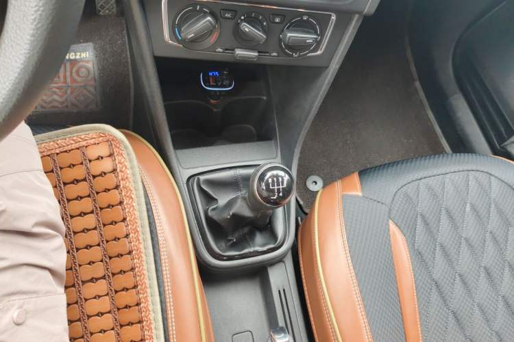 Used Volkswagen Santana 2015 1.6L Manual Comfort Edition Gear Lever