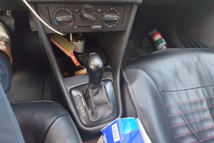 Used Volkswagen Santana 2015 1.6L Automatic Fashion Edition Gear Lever
