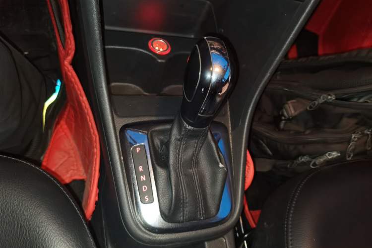 Used Volkswagen Santana 2015 1.6L Automatic Comfort Edition Gear Lever