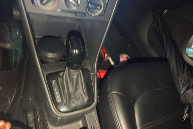 Used Volkswagen Santana 2015 1.6L Automatic Fashion Edition Gear Lever