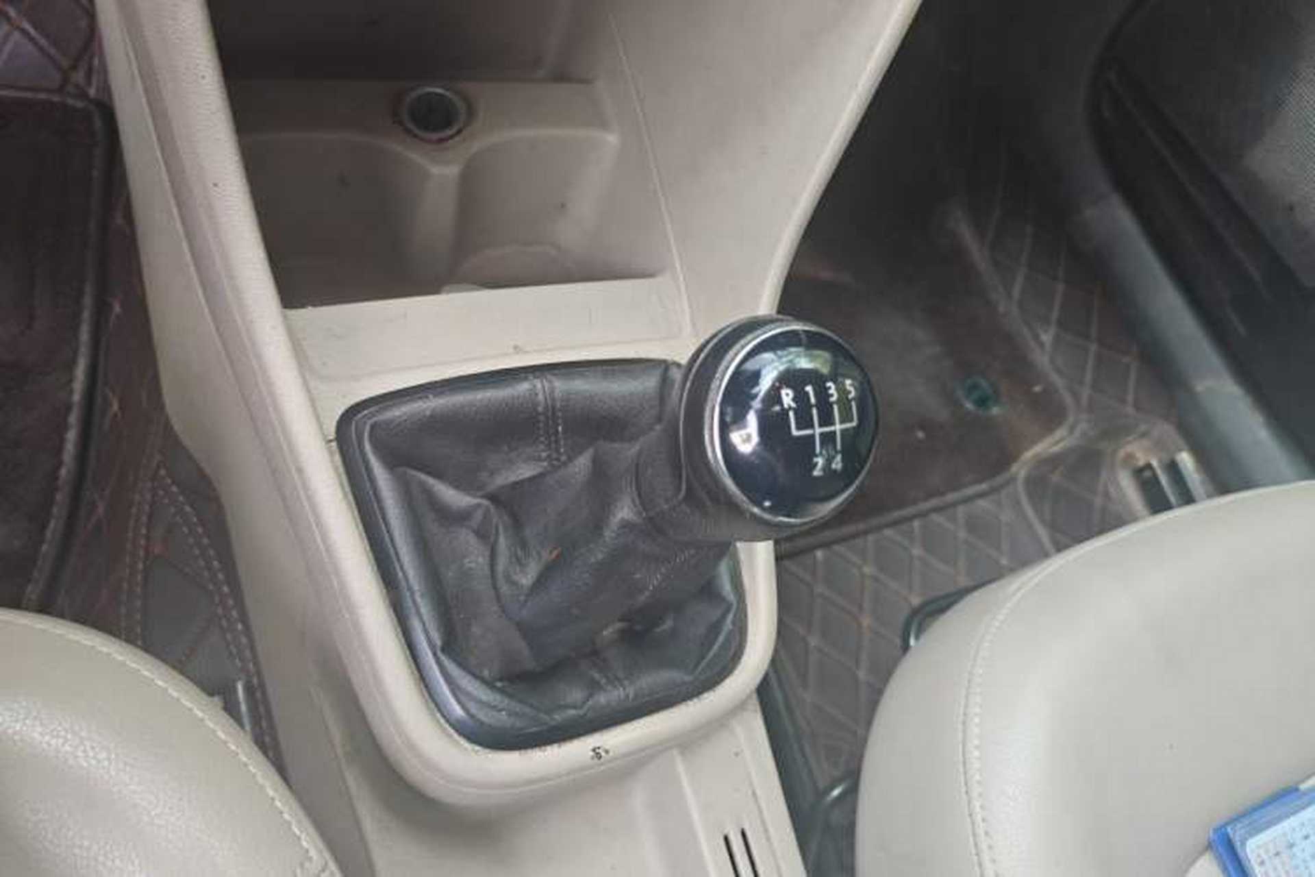 Used Volkswagen Santana 2015 1.6L Manual Comfort Edition Gear Lever