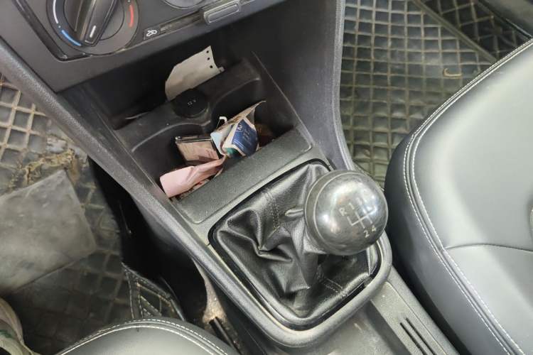 Used Volkswagen Santana 2015 1.4L Manual Fashion Edition Gear Lever