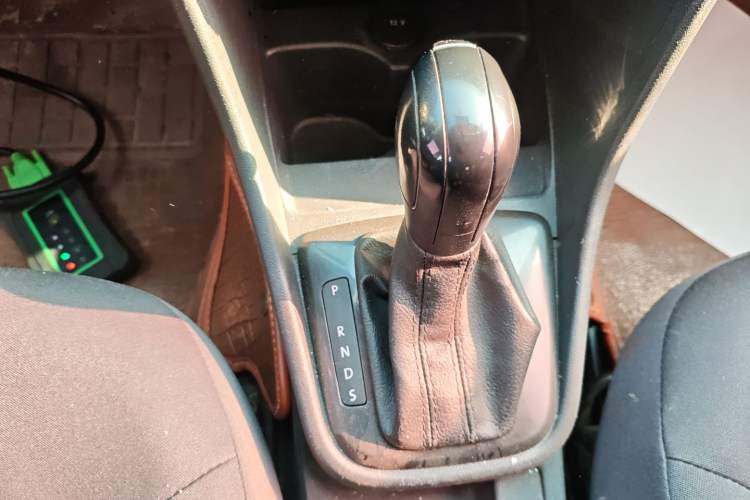 Used Volkswagen Santana 2015 1.6L Automatic Fashion Edition Gear Lever