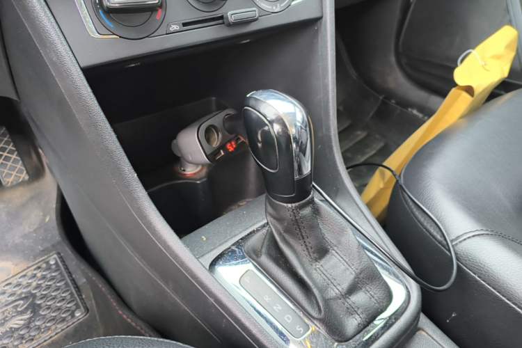 Used Volkswagen Santana 2015 1.6L Automatic Comfort Edition Gear Lever