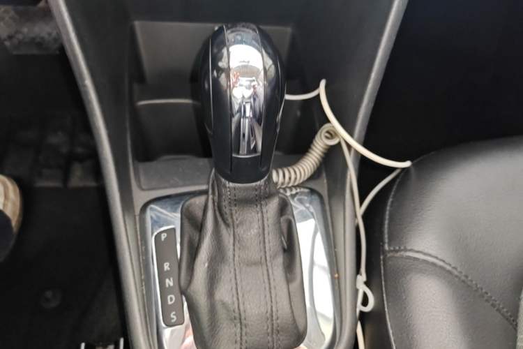 Used Volkswagen Santana 2015 1.6L Automatic Comfort Edition Gear Lever