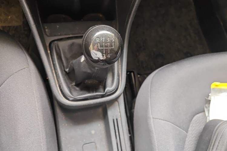 Used Volkswagen Santana 2015 1.6L Manual Fashion Edition Gear Lever