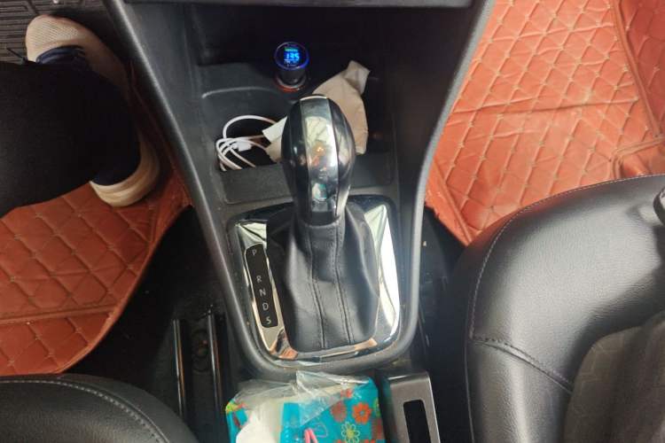 Used Volkswagen Santana 2015 1.6L Automatic Comfort Edition Gear Lever
