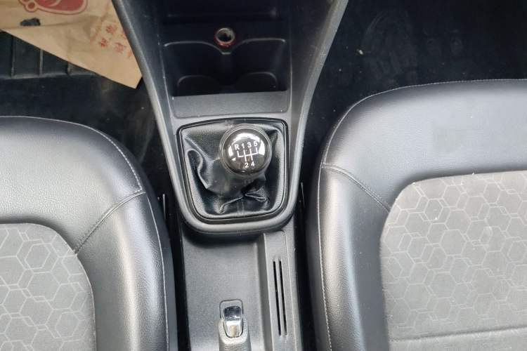 Used Volkswagen Santana 2015 1.6L Manual Comfort Edition Gear Lever