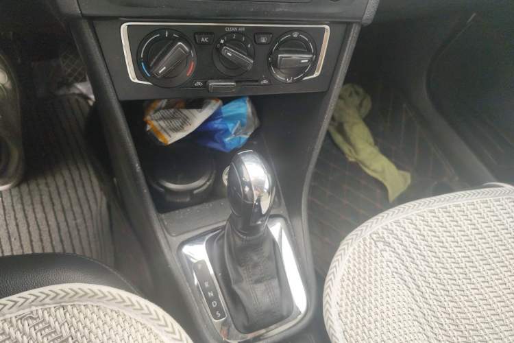 Used Volkswagen Santana 2015 1.6L Automatic Comfort Edition Gear Lever