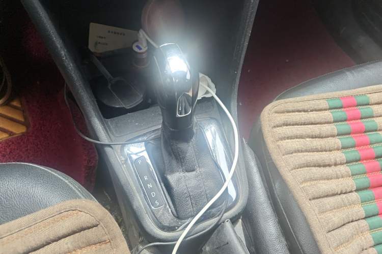 Used Volkswagen Santana 2015 1.6L Automatic Comfort Edition Gear Lever