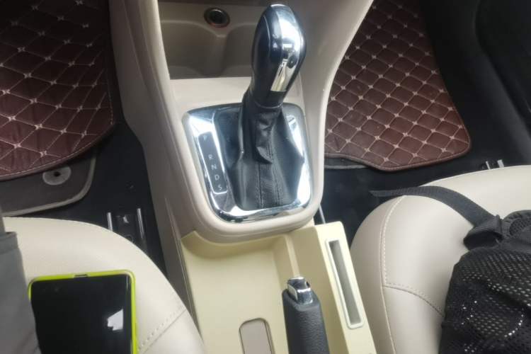 Used Volkswagen Santana 2015 1.6L Automatic Comfort Edition Gear Lever