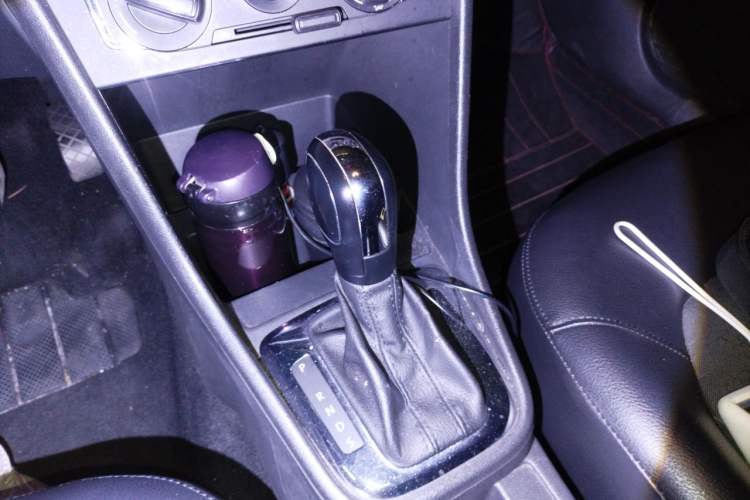 Used Volkswagen Santana 2015 1.6L Automatic Comfort Edition Gear Lever