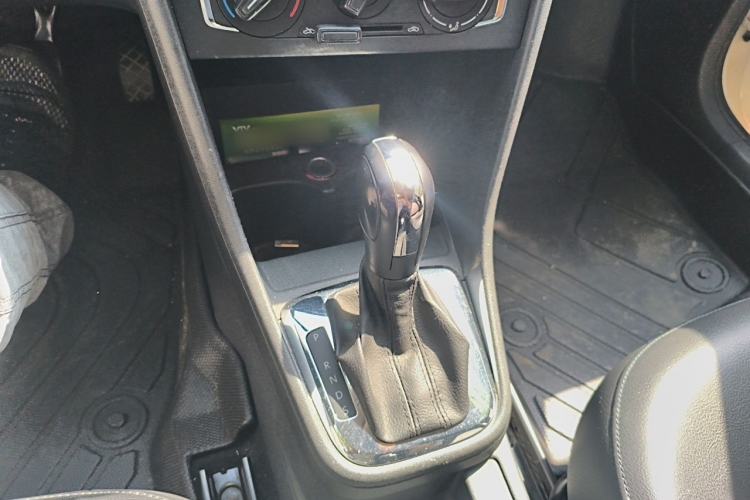 Used Volkswagen Santana 2015 1.6L Automatic Comfort Edition Gear Lever