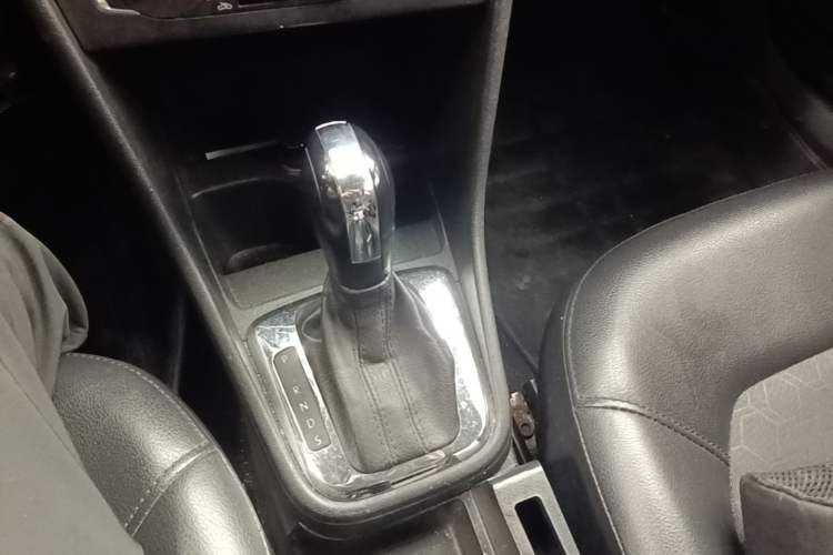 Used Volkswagen Santana 2015 1.6L Automatic Comfort Edition Gear Lever
