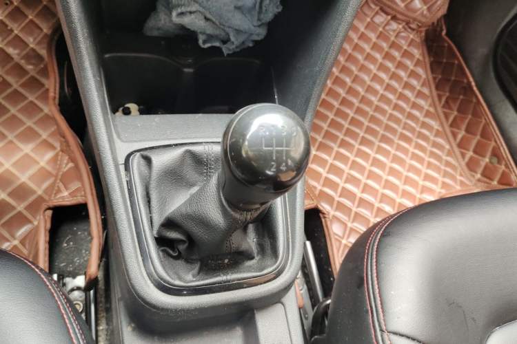 Used Volkswagen Santana 2015 1.4L Manual Fashion Edition Gear Lever