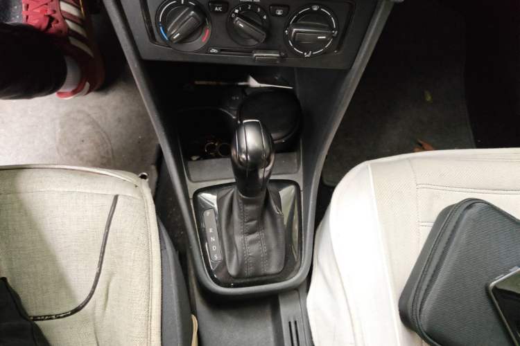 Used Volkswagen Santana 2015 Haval H6 1.6L Automatic Luxury Model Gear Lever