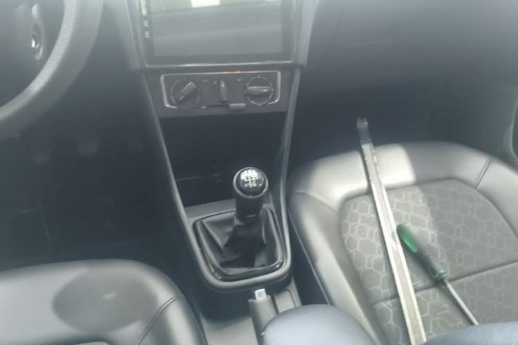 Used Volkswagen Santana 2015 1.6L Manual Comfort Edition Gear Lever