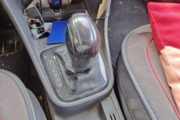 Used Volkswagen Santana 2015 1.6L Automatic Fashion Edition Gear Lever