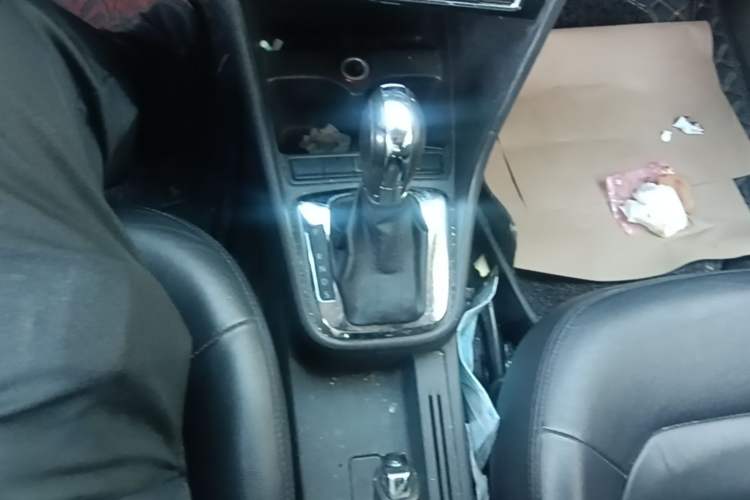 Used Volkswagen Santana 2015 1.6L Automatic Luxury Edition Gear Lever