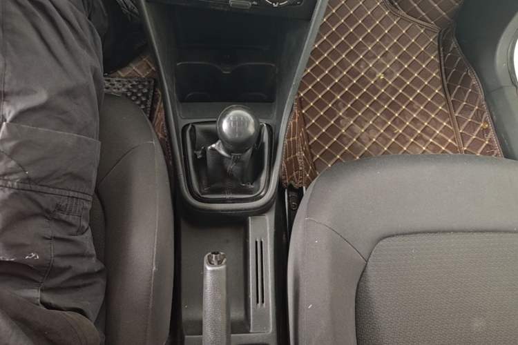 Used Volkswagen Santana 2015 1.6L Manual Fashion Edition Gear Lever