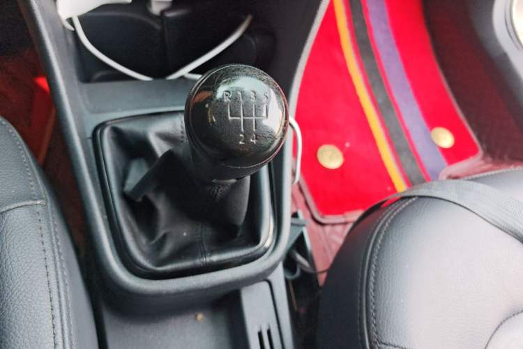 Used Volkswagen Santana 2015 HaoNa 1.6L Manual Fashion Edition Gear Lever