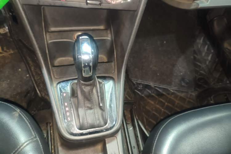 Used Volkswagen Santana 2015 1.6L Automatic Comfort Edition Gear Lever