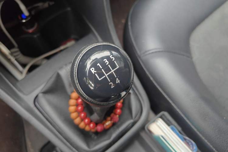Used Volkswagen Santana 2015 1.6L Manual Comfort Edition Gear Lever