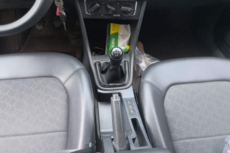 Used Volkswagen Santana 2015 1.6L Manual Comfort Edition Gear Lever
