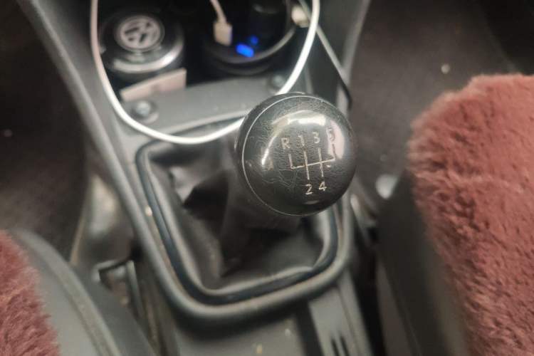 Used Volkswagen Santana 2015 1.4L Manual Fashion Edition Gear Lever