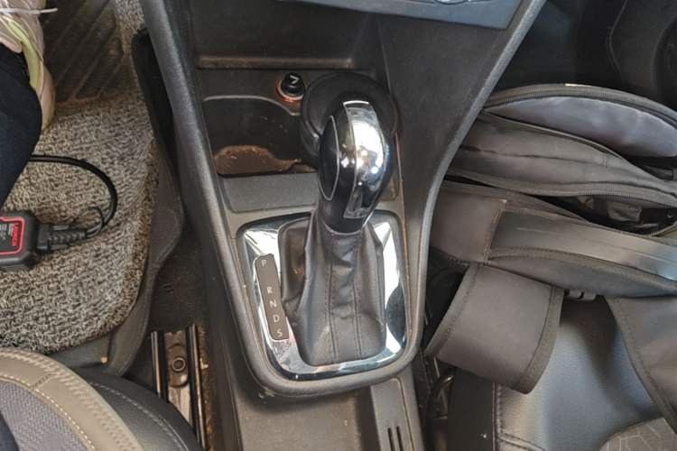 Used Volkswagen Santana 2015 1.6L Automatic Comfort Edition Gear Lever