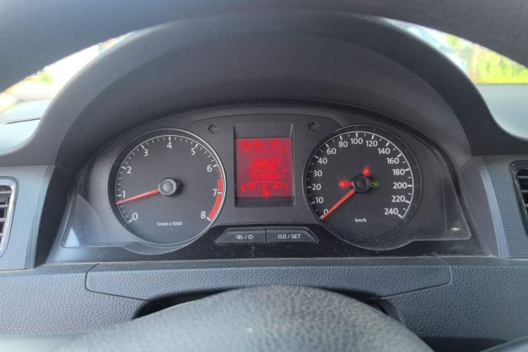 Used Volkswagen Santana 2015 1.6L Automatic Fashion Edition Instrument Cluster
