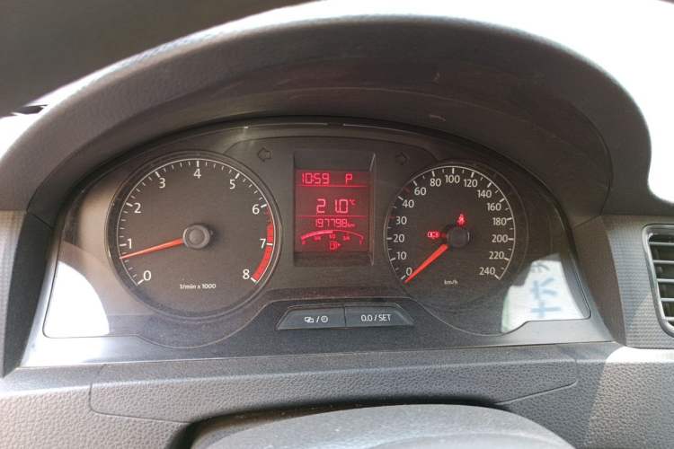 Used Volkswagen Santana 2015 1.6L Automatic Fashion Edition Instrument Cluster
