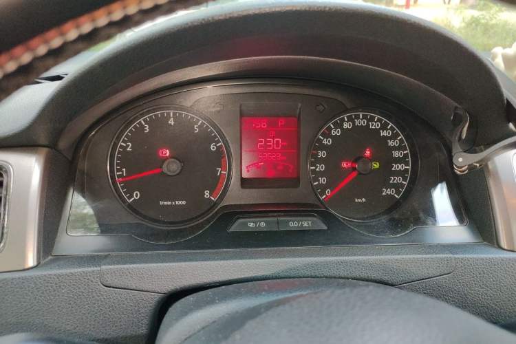 Used Volkswagen Santana 2015 1.6L Automatic Comfort Edition Instrument Cluster