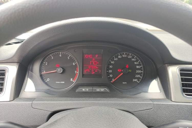 Used Volkswagen Santana 2015 1.6L Automatic Comfort Edition Instrument Cluster