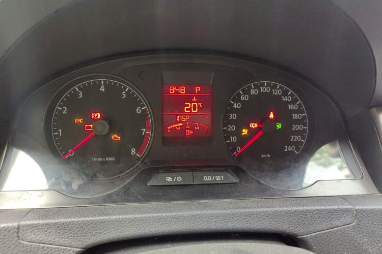 Used Volkswagen Santana 2015 1.6L Automatic Comfort Edition Instrument Cluster