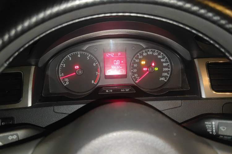 Used Volkswagen Santana 2015 1.6L Automatic Comfort Edition Instrument Cluster
