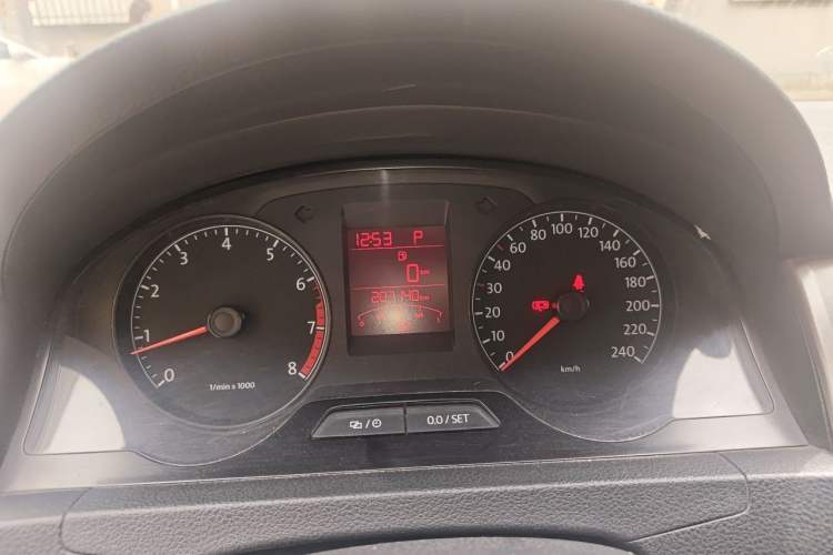 Used Volkswagen Santana 2015 1.6L Automatic Comfort Edition Instrument Cluster