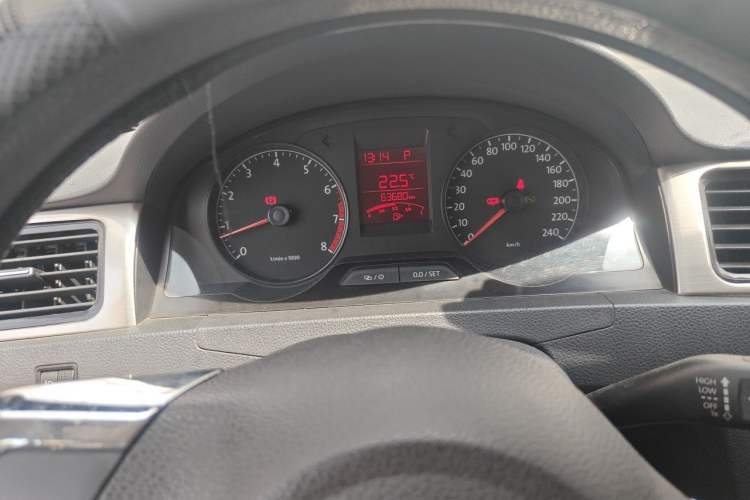 Used Volkswagen Santana 2015 1.6L Automatic Fashion Edition Instrument Cluster