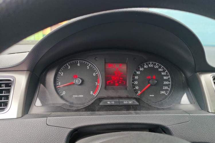 Used Volkswagen Santana 2015 1.6L Automatic Comfort Edition Instrument Cluster