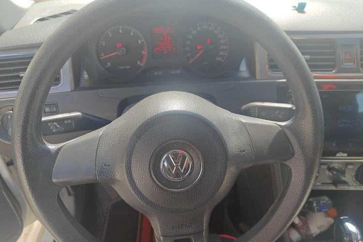 Used Volkswagen Santana 2015 1.6L Automatic Comfort Edition Instrument Cluster