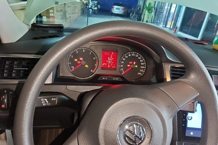 Used Volkswagen Santana 2015 1.6L Automatic Comfort Edition Instrument Cluster